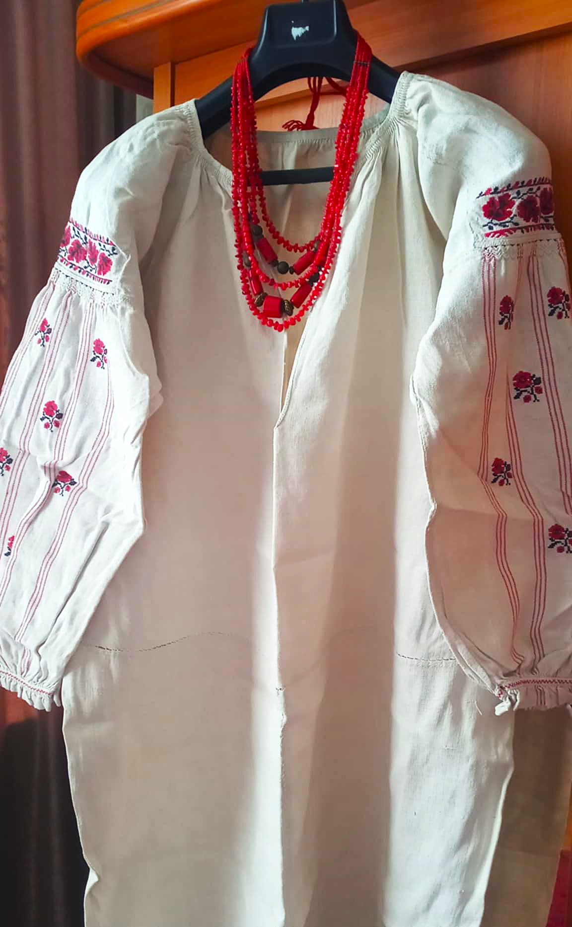 832 Vyshyvanka Small