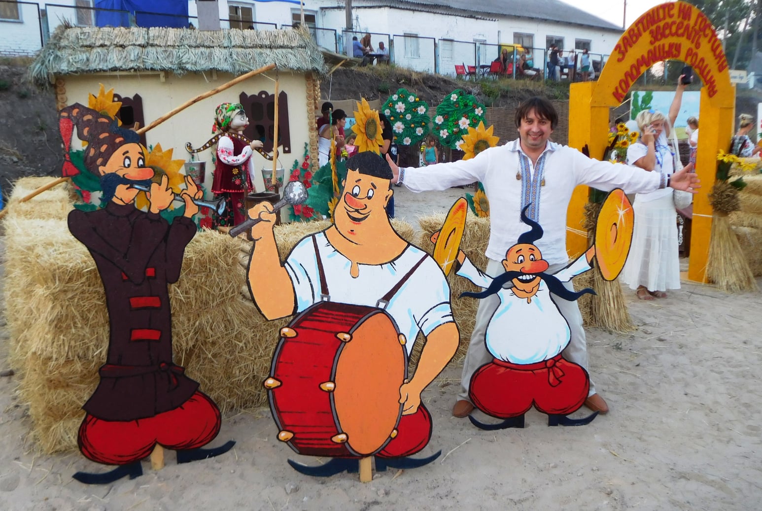 8 I am on Festival. Тоді до Коломака на фестиваль з'їхалися з усієї області.